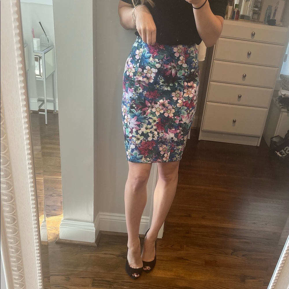Guess floral midi skirt - multicolored, size XS